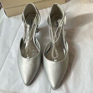 Easy Street Alive at 5, Silver Sat Moonlight fabric shoes clean gently used etc